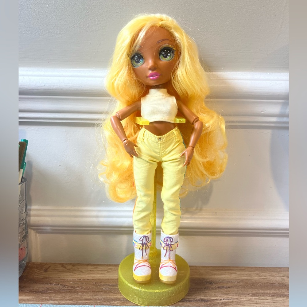 Rainbow High Winter Break Sunny Madison Yellow Fashion Doll Incomplete